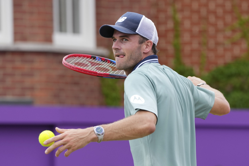 都是雷霆传奇，SGA带队62胜了，巅峰杜兰特威少和佩顿呢？.
