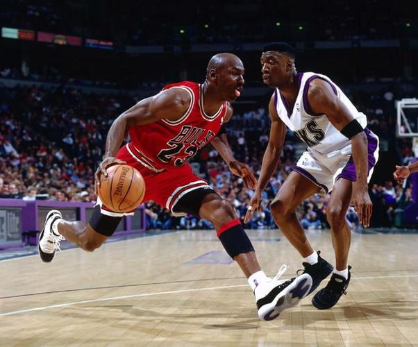 球打向右侧 球打向右侧